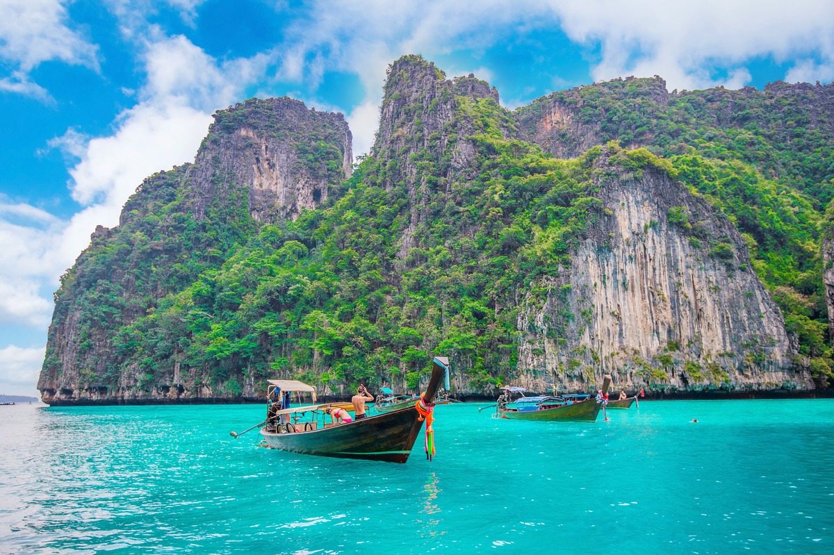 Thailand’s New Alcohol Law Fines Tourists Drinking After Hours